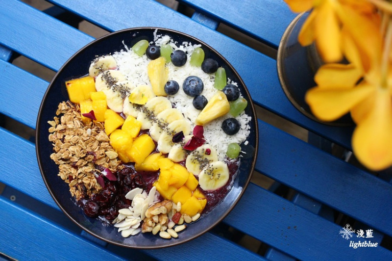 [ 內湖．港墘站美食 ] 淺藍 × The Antipodean～好吃澳洲早午餐，必點繽紛巴西莓碗
