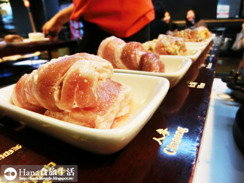 
【台北大安】八色烤肉 palsaik | 韓國第一品牌 八種味道五花豬肉 吃到後面有點油膩 生菜、沙拉、泡菜吃到飽 起司炒飯必點
