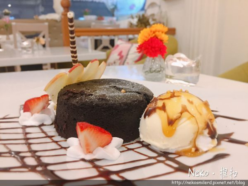 【板橋美食】Oyami cafe：拍照好去處～夢幻下午茶、燉飯、鬆餅、義大利麵｜捷運新埔站