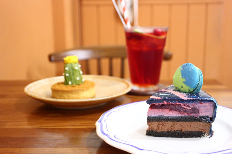 桃園車站美食：淺藍 × 風雨珈琲～吃一口小宇宙蛋糕與抹茶仙人掌派