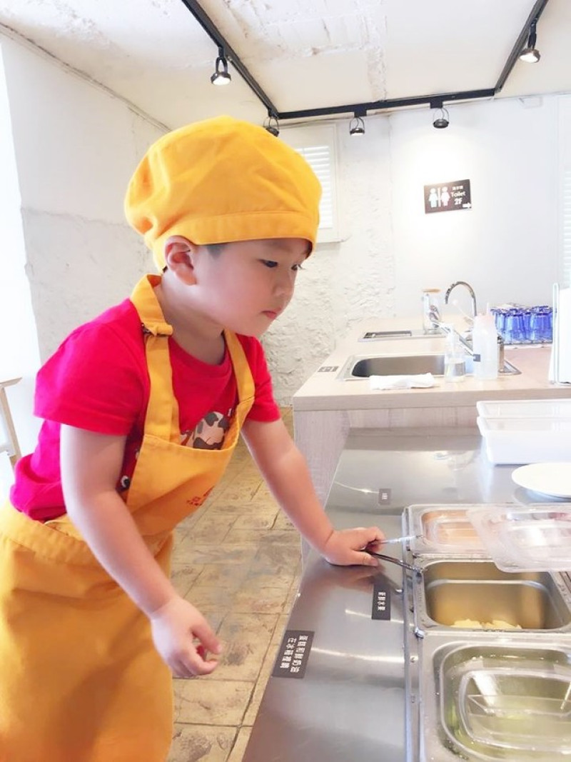 【親子DIY】變身小廚師亞尼克自助DIY做蛋糕，親子一起動手做烘培願望夢想一次滿足