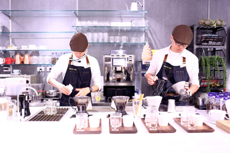 8%ice Cafe 忠孝SOGO門市慶開幕，自家烘焙咖啡新鮮上市！單品手沖、精釀冰滴邀您來嚐。只販售72小時內新鮮烘焙咖啡豆！