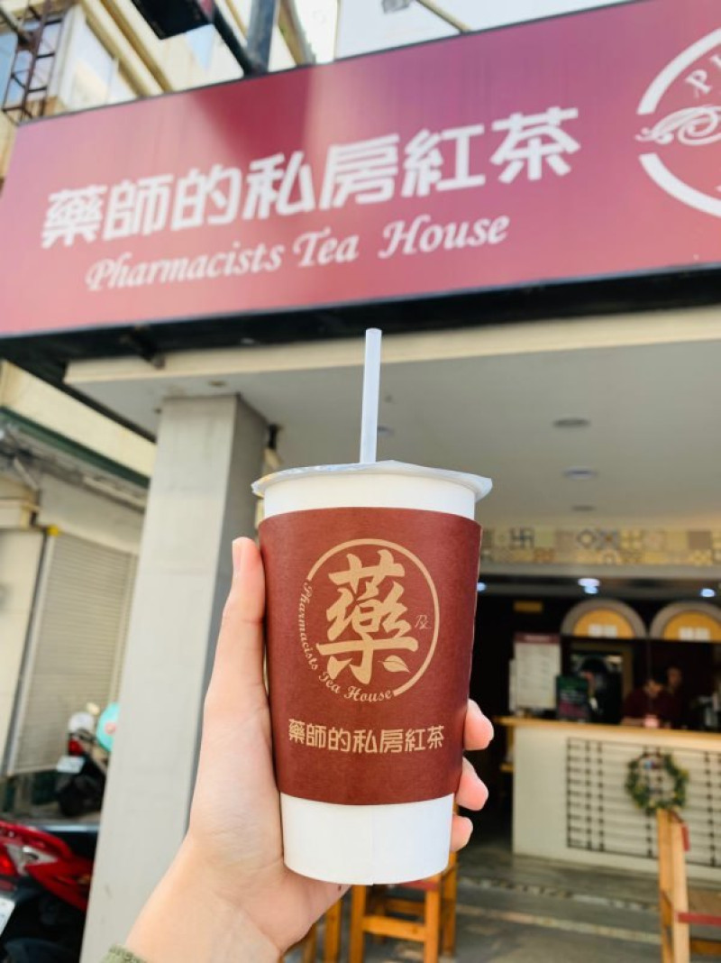 台南飲料推薦-藥師的私房紅茶 美術館附近排隊人氣必喝手搖 茶濃不澀無糖好喝 - 皮老闆的美食地圖