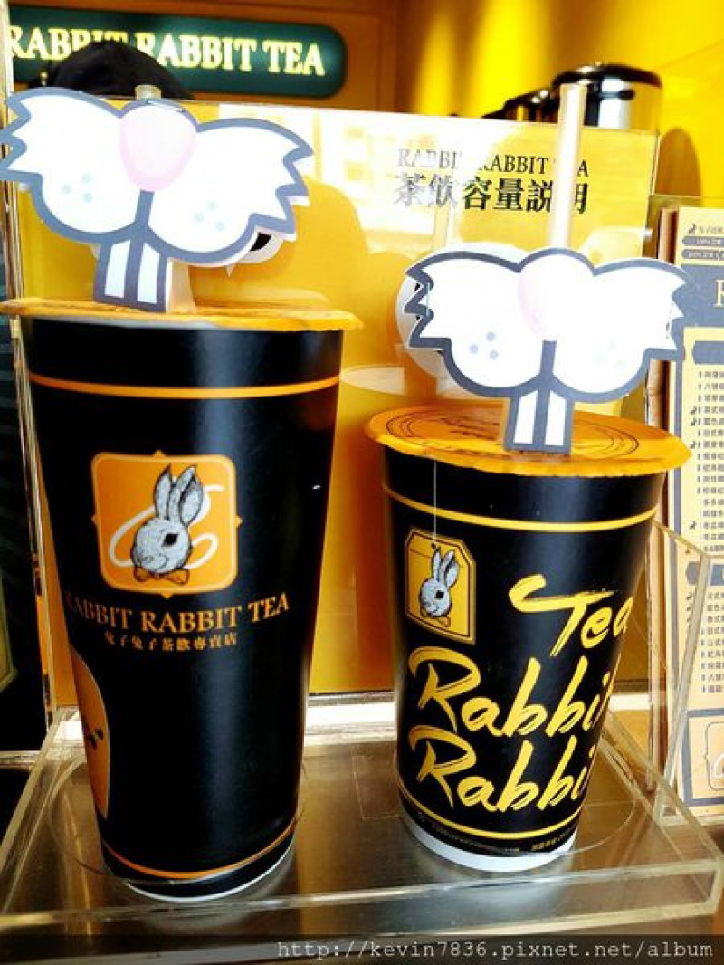 兔子兔子茶飲專賣店-台中一中店從伯爵茶到奶茶及冰茶多種口味任君挑選,可愛萌極好喝的飲料讓梅子超驚喜的喔!