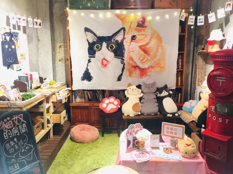 【貓奴收藏】 台北捷運忠孝新生站 【特有種商行咖啡館】X【貓樂園】聯名活動，八月份最貓奴的打卡地點。