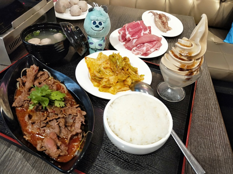 【台北車站】瓦法奇朵-半價火鍋套餐 & 川菜料理買一送一。大推奶茶冰淇淋