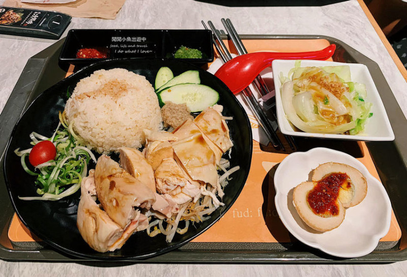 【中山站美食】甘榜馳名海南雞飯。誠品南西店美食餐廳，道地馬來西亞海南雞飯料理