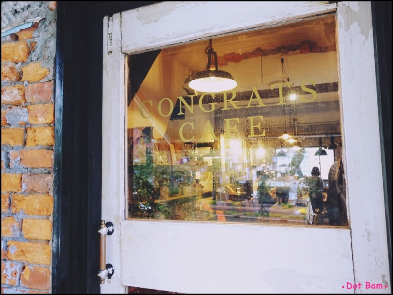 【Congrats Café ⋈ 台北市大安區 捷運信義安和站】如同待在家中的舒適感，有溫度的咖啡x暗黃燈光x古董風格  :::不限時咖啡廳:::