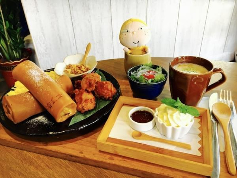 （台南。北區）刁嘴心目中的南台灣NO.1 日式早午餐 。『樂禾田』。必點『炸雞捲鬆餅』。『一夜干』              