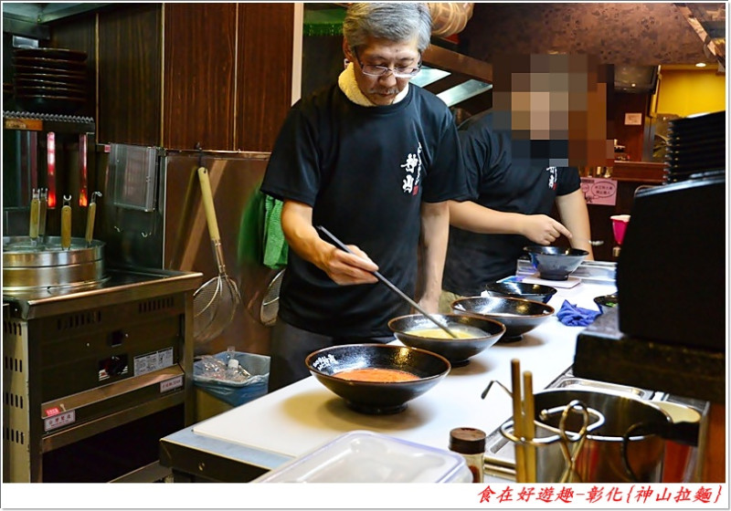 日本大阪名物-神山拉麵來台灣展店了，濃郁的口感跟堅持的品質，這碗拉麵絕對值得一試!!彰化-神山拉麵