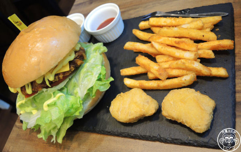 呷飽祙【新北板橋･林斯漢堡 Lin’s Burger】近捷運府中站漢堡專賣店        
      