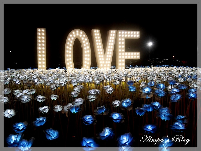 萬年光譜-屏東綵燈節 點亮黑夜裡的浪漫 LOVE 藍白玫瑰花燈海