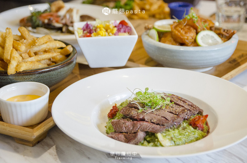 【台中餐廳推薦】蘑菇pasta，東海商圈內的網美風簡餐廳，在大理石紋上品一桌饗宴