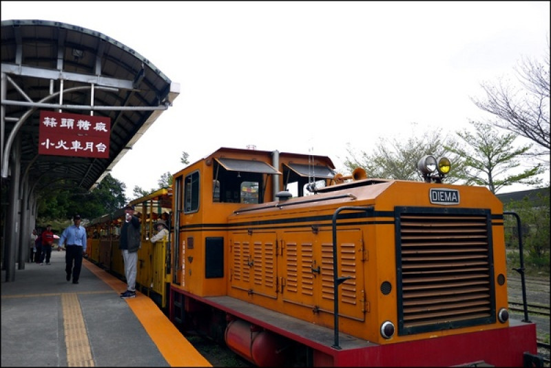 【蒜頭糖廠】停駛的運糖小火車，滿載50年代的繁華風情