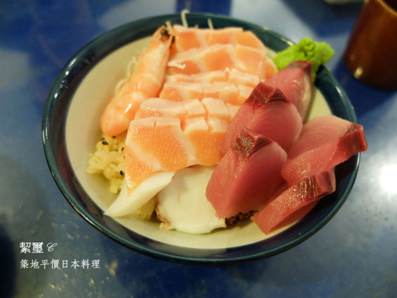 台北 x 六張犁．築地平價日本料理．超高 CP 值生魚片飯(六片生魚片+一隻白蝦+兩片章魚腳)就一百元．台北市哪裡找?