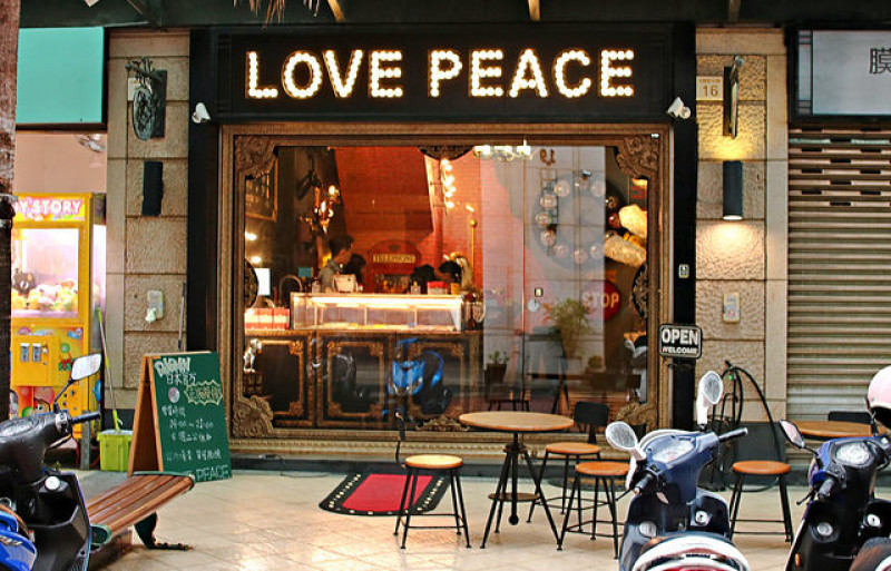 【台中西屯區 -  Love . x . Peace Café 】逢甲夜市美食推薦║日本官方正版授權！超可愛的神奇寶貝 Pokémon馬卡龍！讓人心花怒放捨不得吃啦！