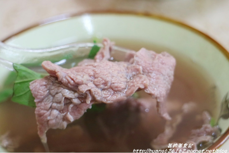 【新北八里區】牛頭吃到牛尾『八里屏東牛雜湯』 內用豬油拌飯吃到飽/牛肉湯