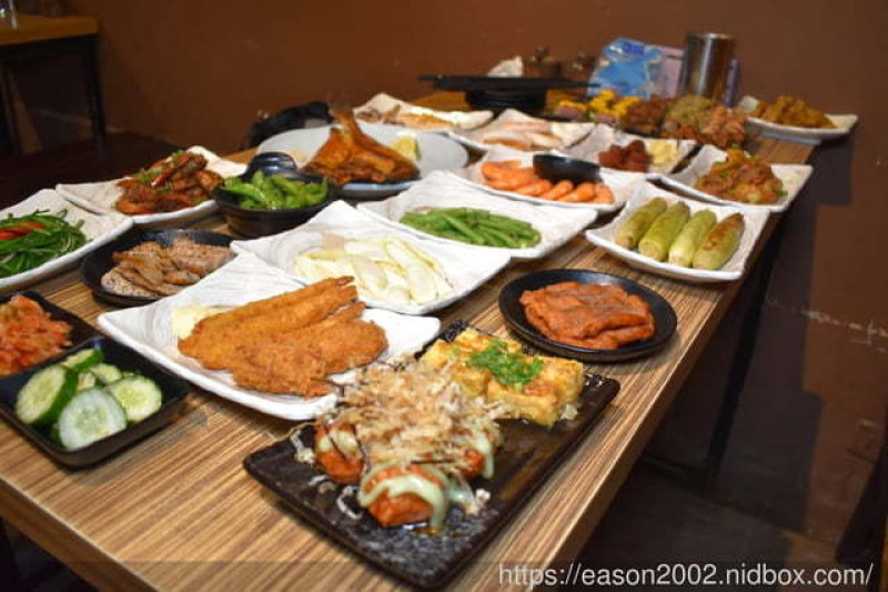 台北東區美食推薦。#串燒殿。NT$699吃到飽。菜單上任你選，限時2小時。下班聚餐的好地方