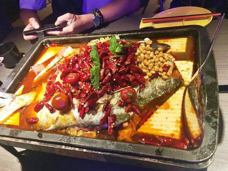 【美食】愛吃魚的饕客絕不能錯過的水貨，上海人氣美食最時尚的炭火烤魚