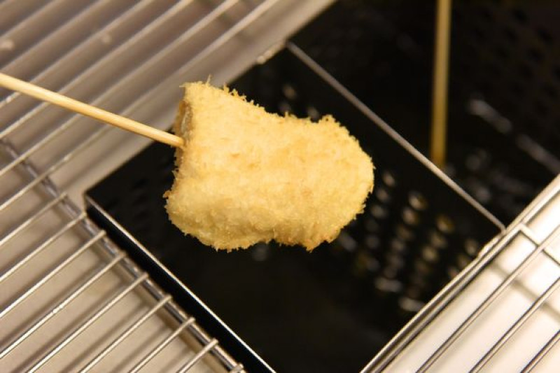 【台南美食】現炸現吃的大阪庶民美食『串博』就在海安路