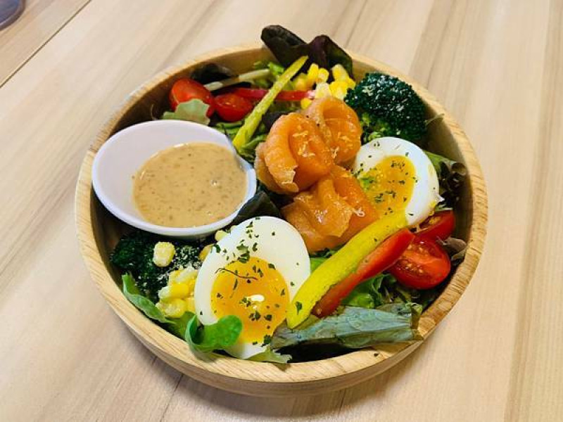 【台北 士林】MISSx秘食-士林店//士林早午餐推薦 來秘食覓食 牽絲熱壓吐司 大份量蔬食沙拉