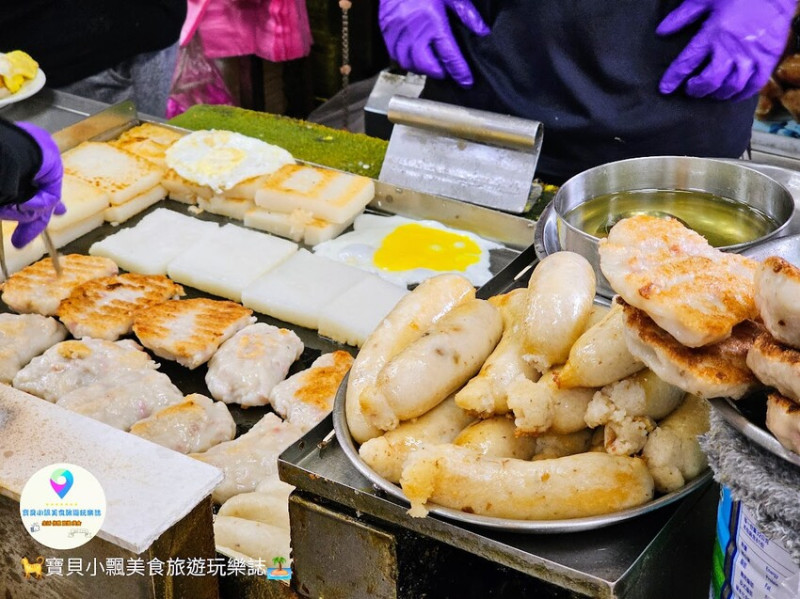 台中市中區[食]台中 人氣美食 台中第二市場 王家菜頭粿糯米腸 傳統簡單的美味，再搭上一杯老賴紅茶可說是最佳絕配