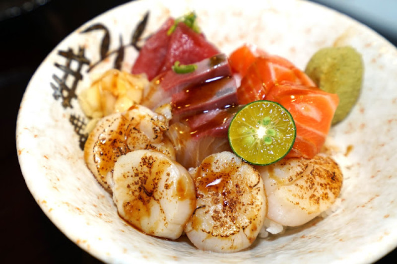 [食記] 中和 八月食堂。平價美味。日式料理也可以很親民! (近雙和醫院)
