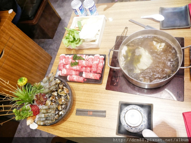 松江南京 婧火鍋，預約訂位就送一斤蛤蜊，高品質肉片海鮮＠瑪姬幸福過日子