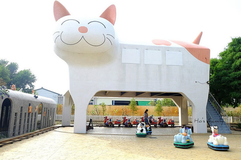 [嘉義景點]嘟嘟！來搭兩層樓高的大貓咪小火車！童趣園區處處有亮點～板陶窯交趾剪黏工藝園區