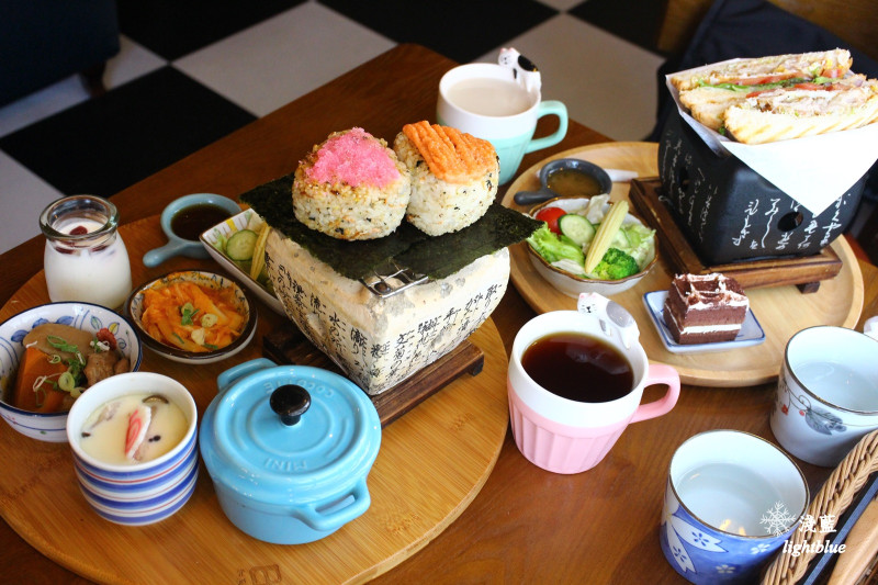 宜蘭羅東美食：淺藍 × 日暮和風洋食館～好拍乾燥花牆與豐盛美味日式烤飯糰早午餐