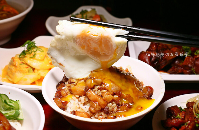 台北車站美食「大稻埕魯肉飯」超銷魂半熟蛋魯肉飯、豬腳腿庫都好吃、菜單價位