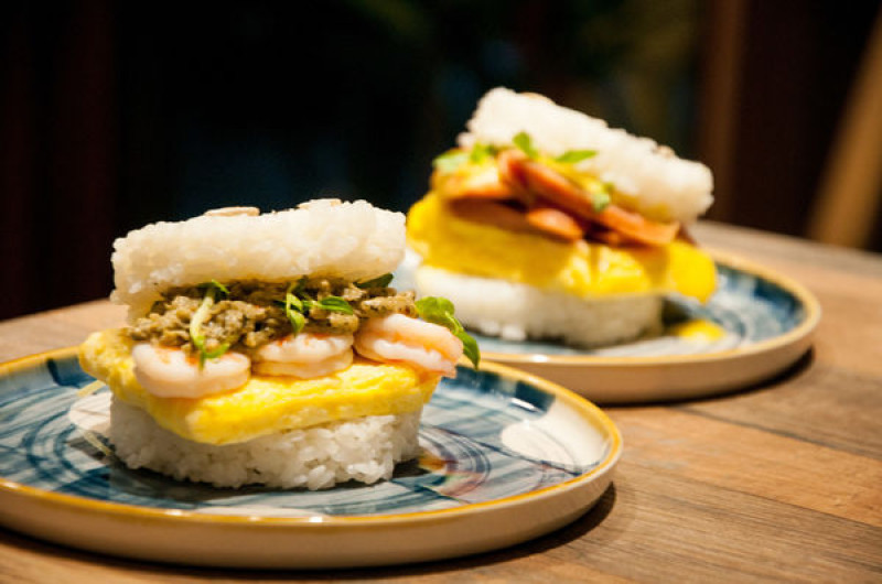 [食記] 米好你好，好米做成的創意米漢堡：芥末水梨熱狗蛋堡、青醬鮮蝦蛋堡
