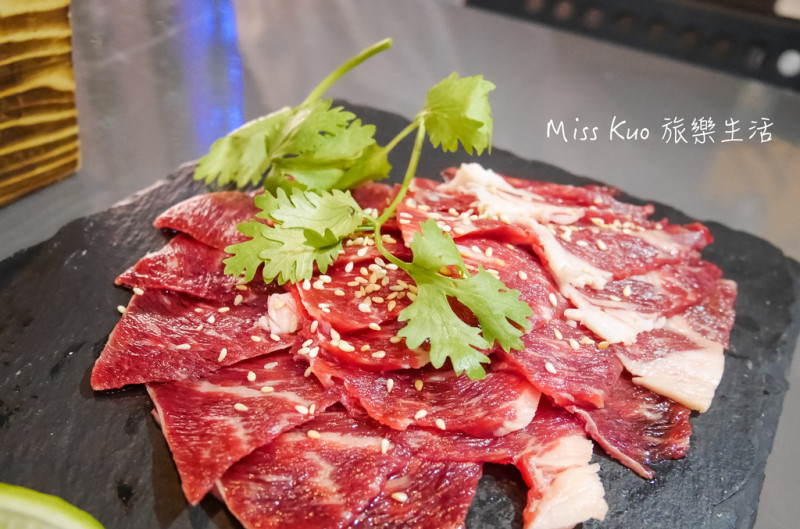 【台中。食記】工業風餐酒館：氵醉-Bar。創意牛肉料理《體驗團》