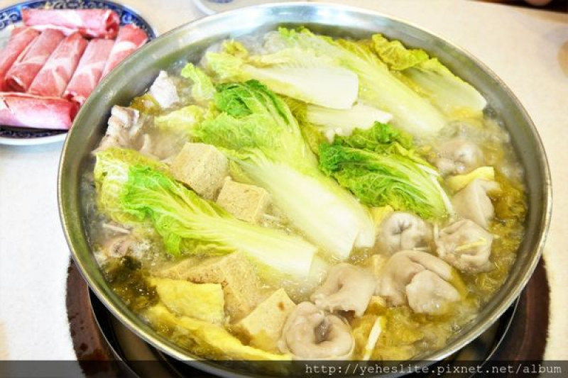 東北酸白菜火鍋-紮實好喝的湯頭帶出酸白菜鍋好吃的祕密