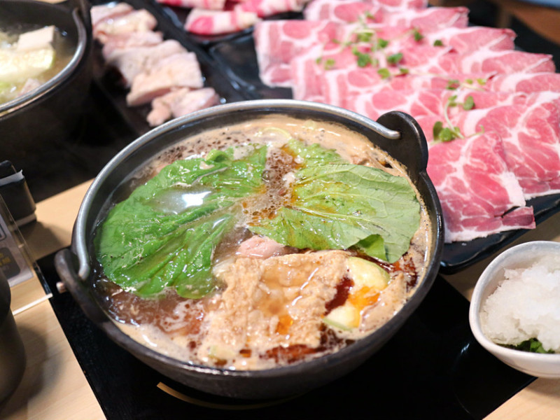 【台北.涮涮鍋】滾吧Qunba，湯頭搞剛、肉盤品質份量好有安全感