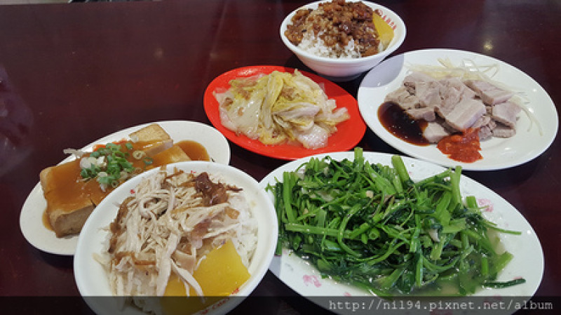 《小吃》台北延三夜市。雄嘉義雞肉飯