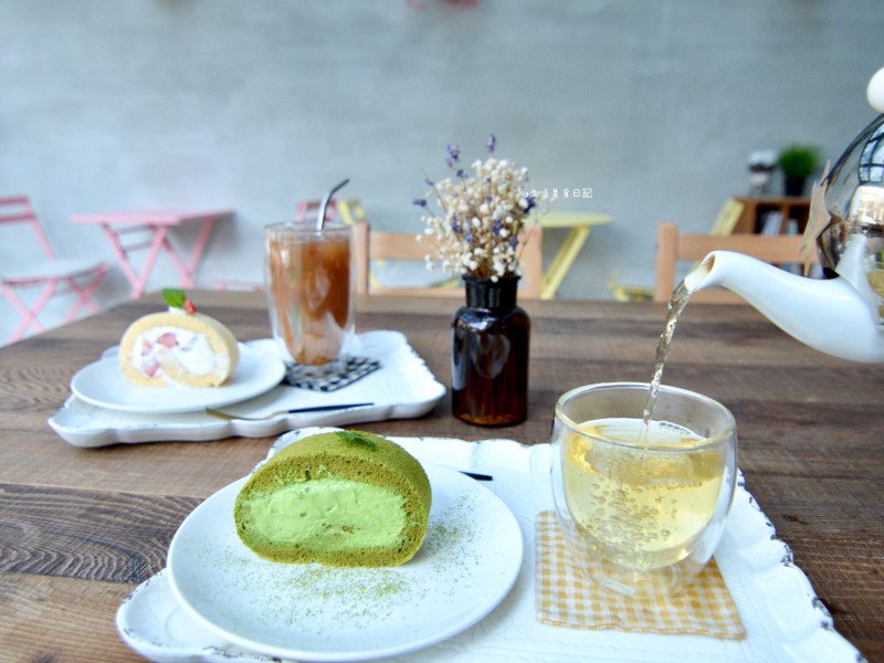 『台北松山區』羅得奧商行 senet café。不僅有令人放鬆的玻璃屋的午茶區～還有獨特的服飾區可以逛，更有超美味的生乳捲！