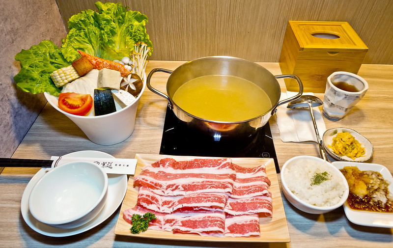 台北 國父紀念館站 紫筵精緻火鍋, 好湯頭的250元商業午餐鍋物(試營運)
