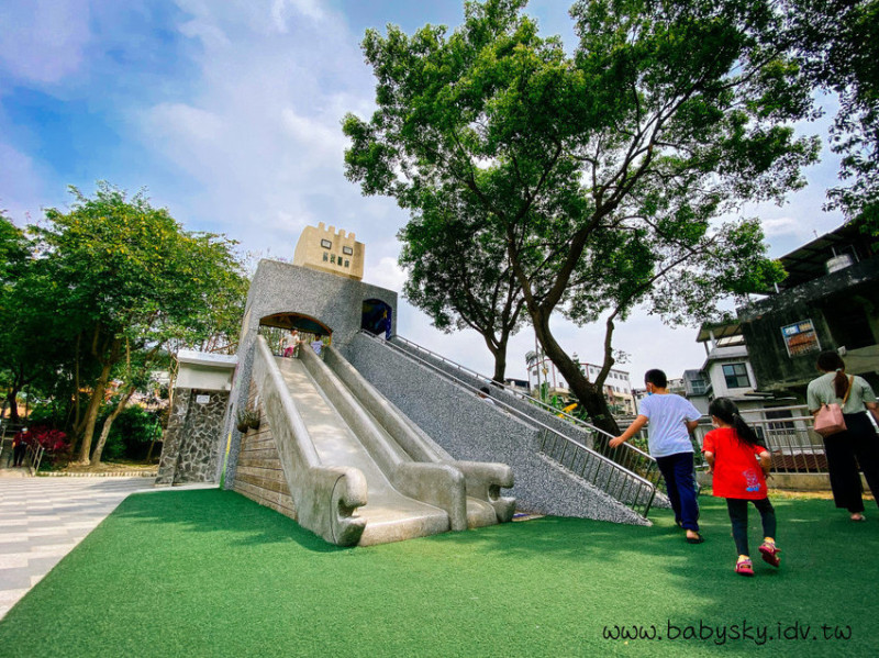 【泰山景點】貴子兒童公園--有座眼睛會發亮的機器人溜滑梯！