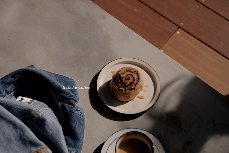 一想一響 ReEcho Coffee，熱拿鐵與肉桂捲：是咖啡職人的自在空間。新竹甜點/美食/自家烘焙咖啡【男子的日常生活】