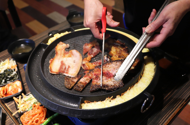 糕糕在尚-韓式烤肉吃到飽，令人驚豔的豬五花、雞肉片吃起來竟有起司風味?!!