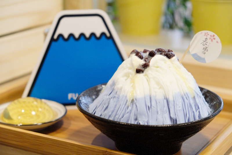 台中冰店推薦︳春雪冰の屋-最美的紅豆牛奶雪花冰，富士山控必吃！