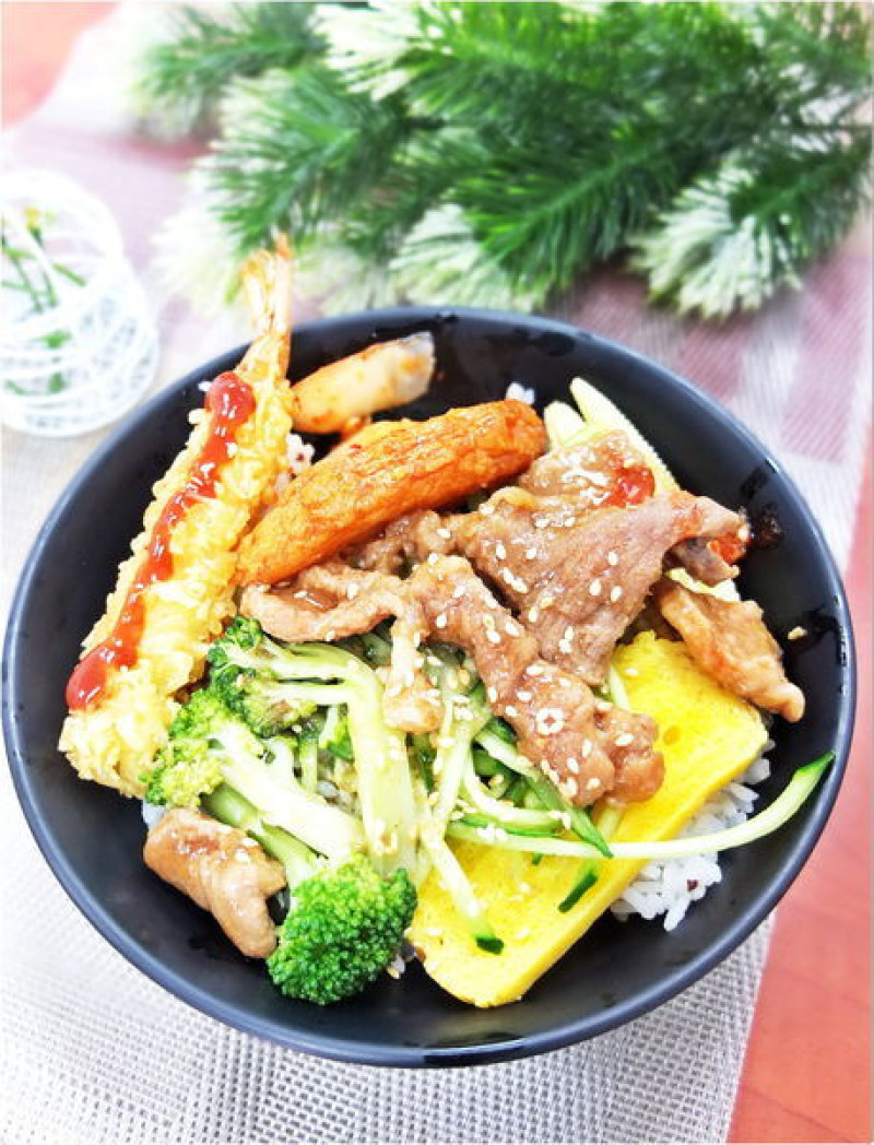 【台中餐廳】青和日式廚房｜永興街精緻日系餐點，首推〝日式總匯飯盒、千島炸蝦飯糰〞