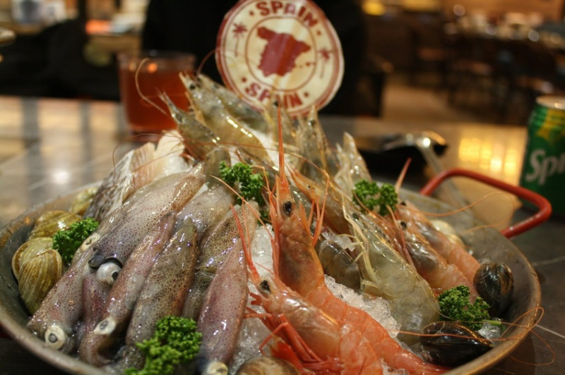 【板橋吃到飽推薦】八海食潮當代鍋物．Fusion Cuisine-新北中和環球餐廳推薦!多種季節海鮮與肉類拼盤隨你吃,用餐環境優質