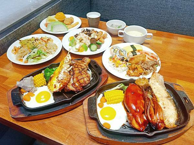 龍蝦海陸大餐只要百元還能自助吧吃到飽！！西門魅麗海中庭餐廳德立莊店