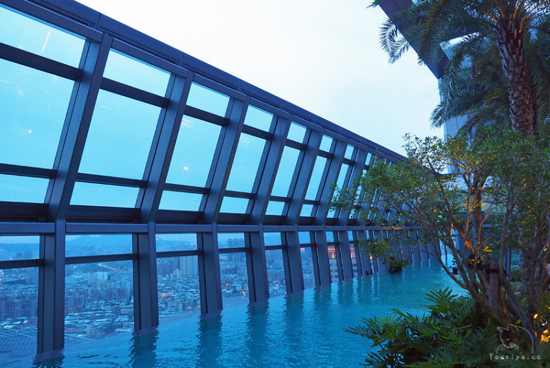台北新板希爾頓酒店 Hilton Taipei Sinban 頂樓超美無邊際泳池 海島渡假般的好心情