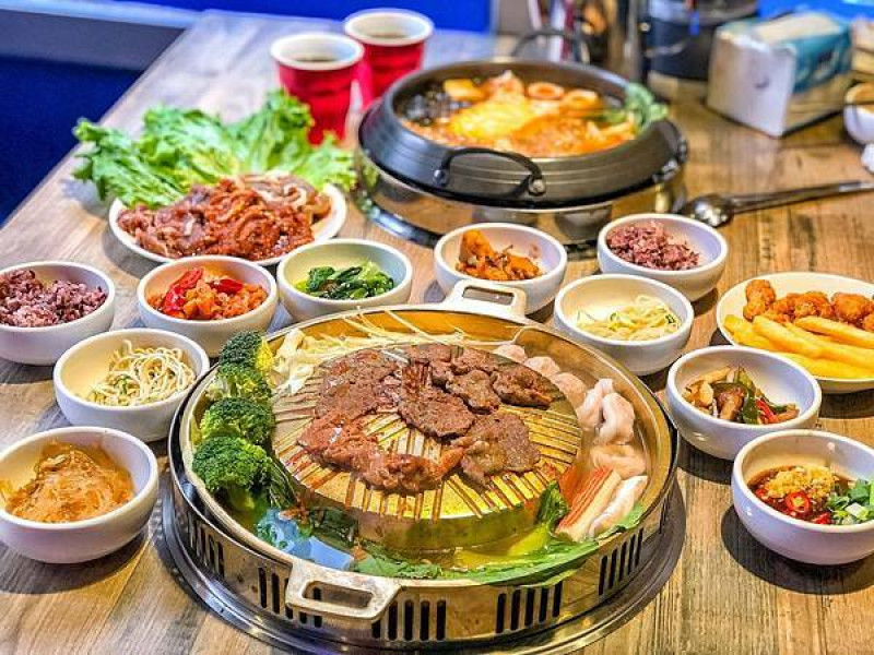【捷運西門站】阿豬嘻烤肉村–平價又不失品質的韓式銅盤烤肉+火鍋吃到飽