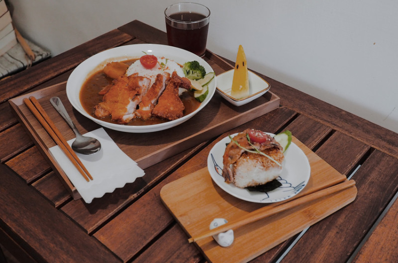 不靠海工作室 ▎南投美食｜結合日式家庭料理、甜點與插畫設計的工作室。