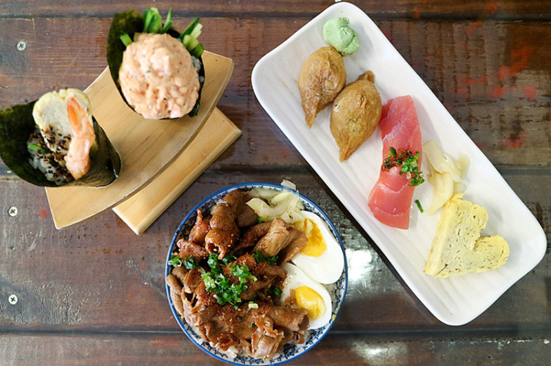 【小琉球美食】琉球番壽司 想吃嗎 一切靠運氣 海灘貨幣 環保餐館