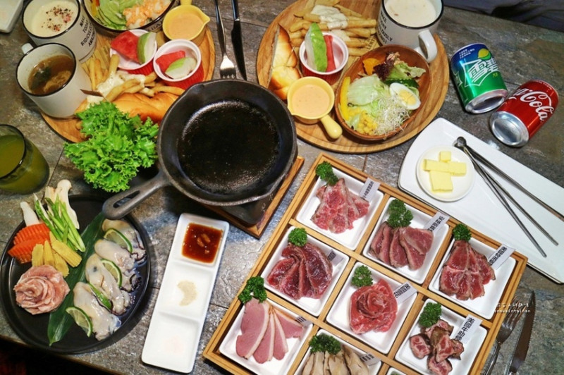 台南火車站-九宮格頂級肉品雙人套餐~看的豪華吃得爽快!